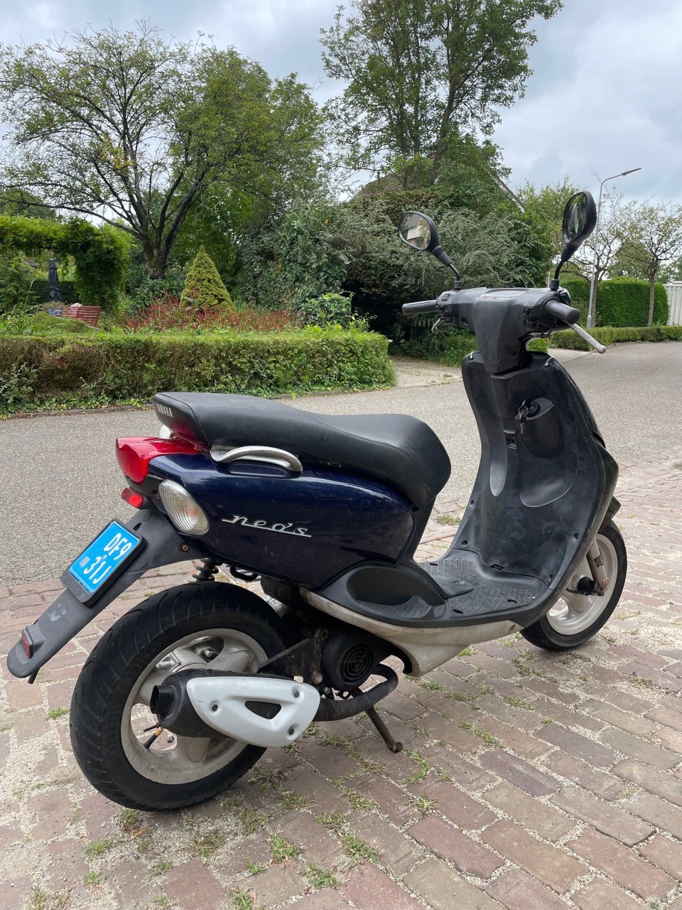 Yamaha Neos scooter