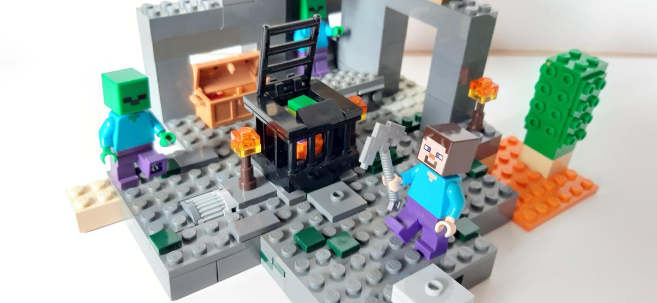 LEGO Minecraft  21119: De Kerker- The Dungeon