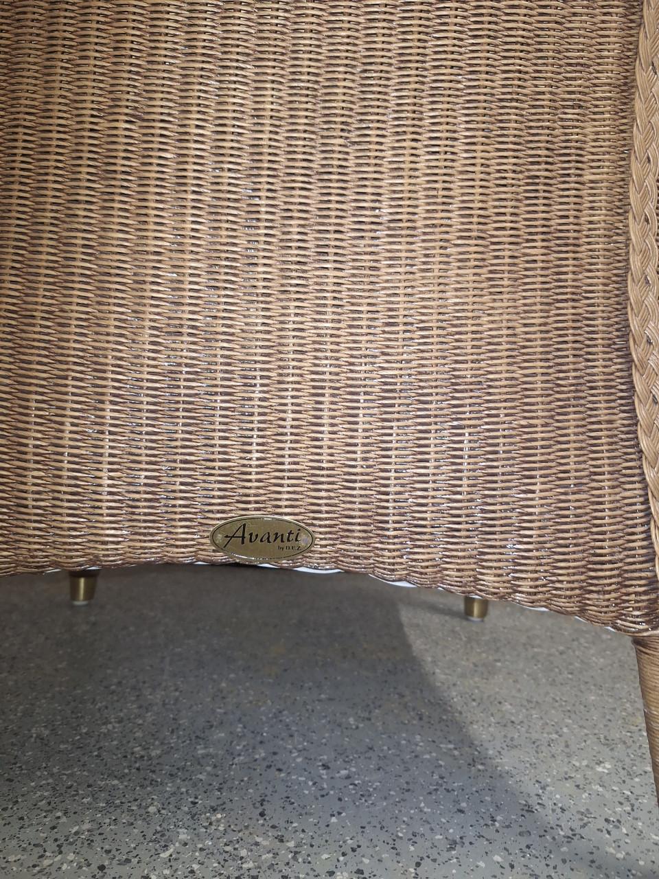 3 Llyod Loom stoelen met armleuning