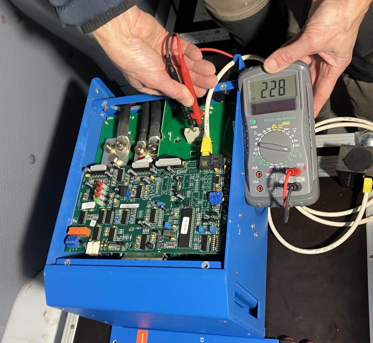 Victron Phoenix inverter 3000VA (2400 Watt)