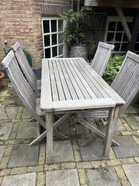 Teak tuintafel met 4 teak klapstoelen