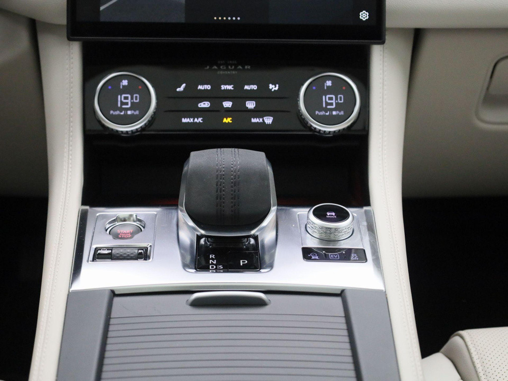 Jaguar F-pace 2.0 p400e phev r-dynamic s | automaat | navigatie | apple car