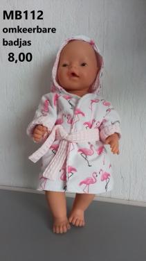 Poppenkleertjes baby born. Omkeerbare badjas. Opbrengst KiKa.