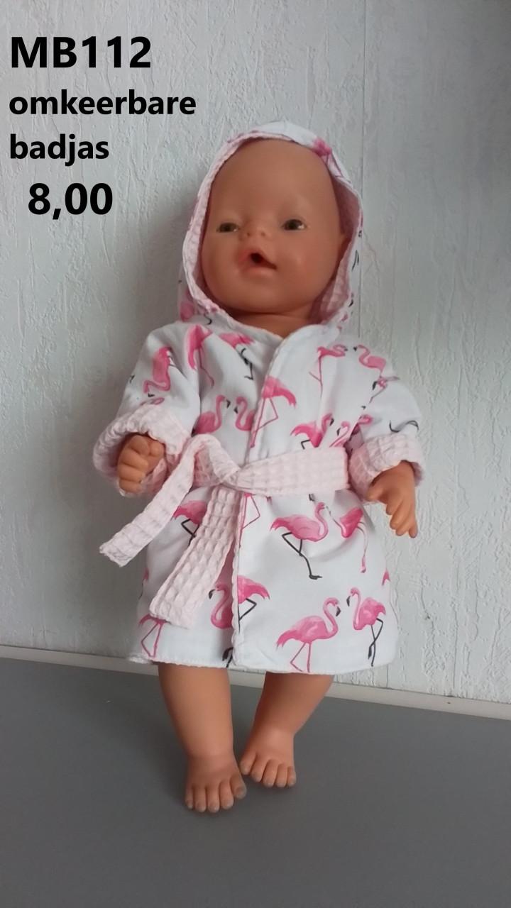 Poppenkleertjes baby born. Omkeerbare badjas. Opbrengst KiKa.