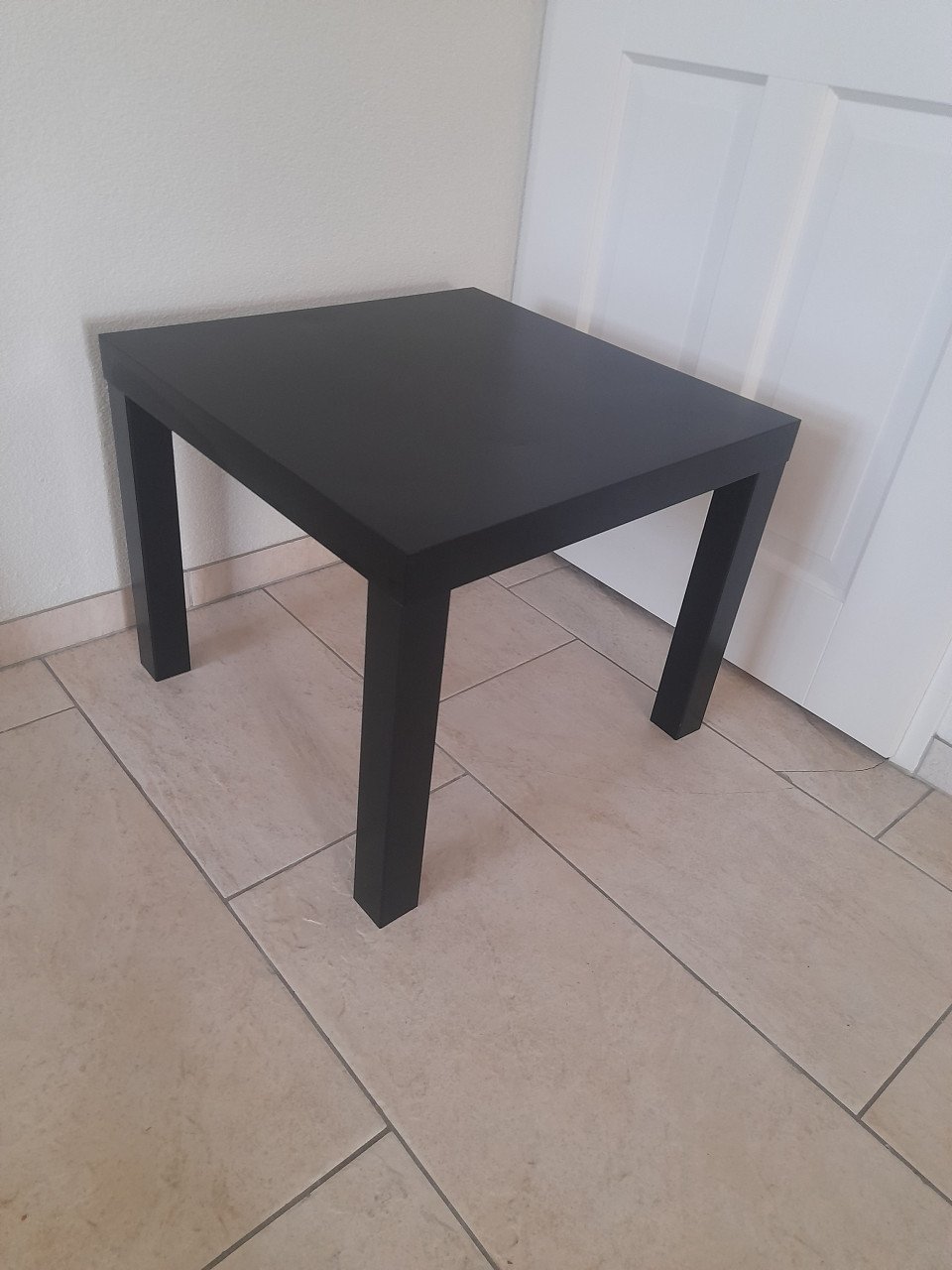 Tafeltje  55 x 55 x 45H (in goede nette staat )