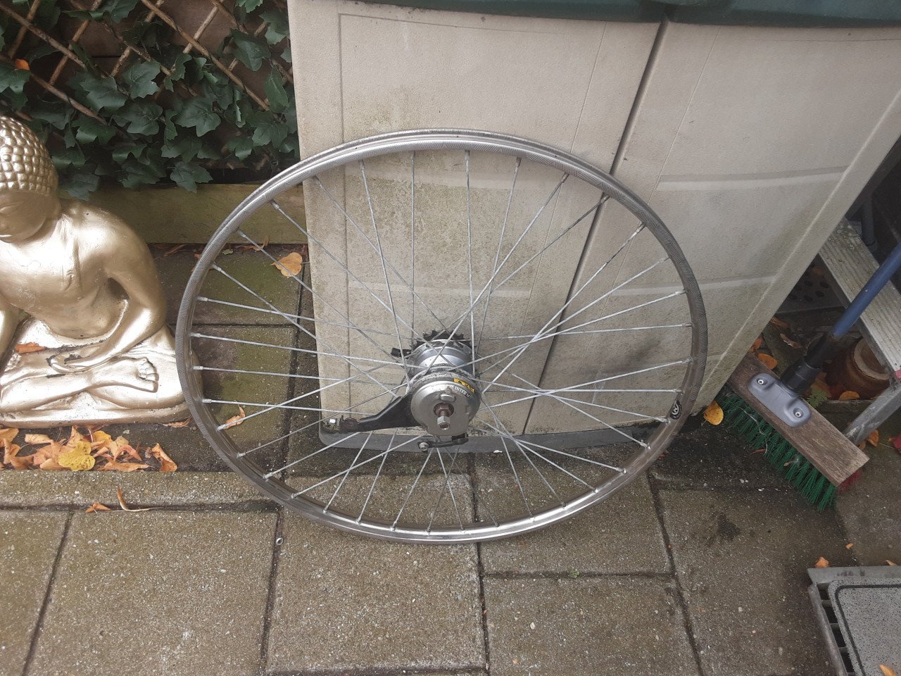 28 inch r.v.s nexus achterwiel, 4 speed,rollerbrake rem
