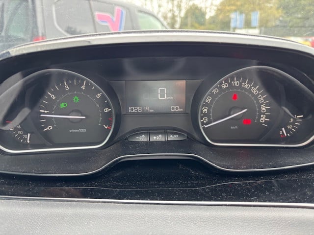 Peugeot 208 blue lion 1.2 pt-82pk 5d navigatie&bluetooth&apple carplay&andr