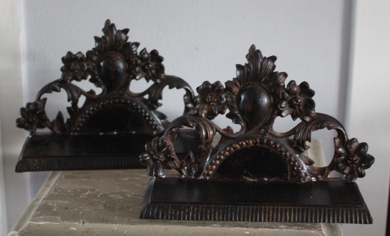 Set van 2 metalen boekensteunen