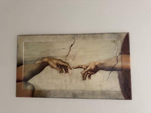 Muurdecoratie "Handen van God en Adam" van Michelangelo