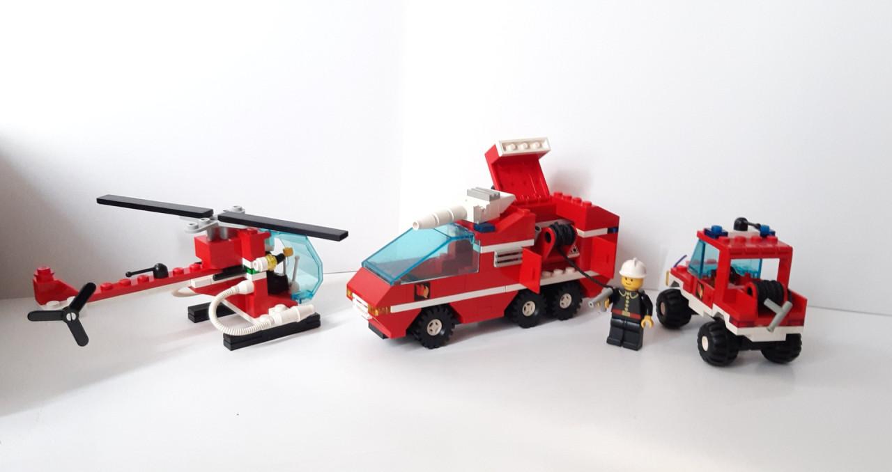 Lego Classic Town 6389: brandweerkazerne,heli, spuitwagen, brandweerauto