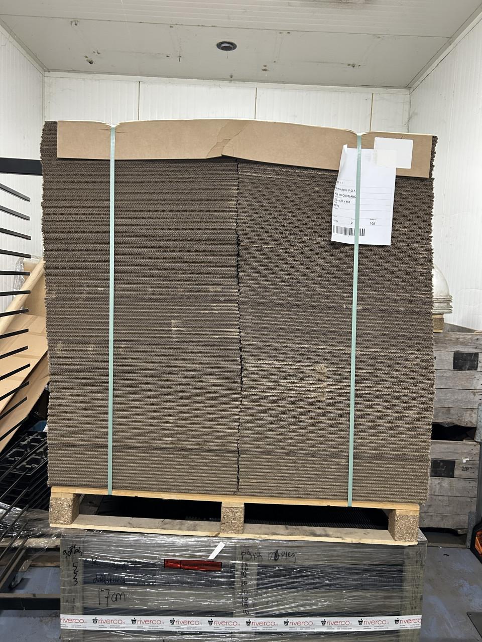 Partij dozen en inpakmateriaal