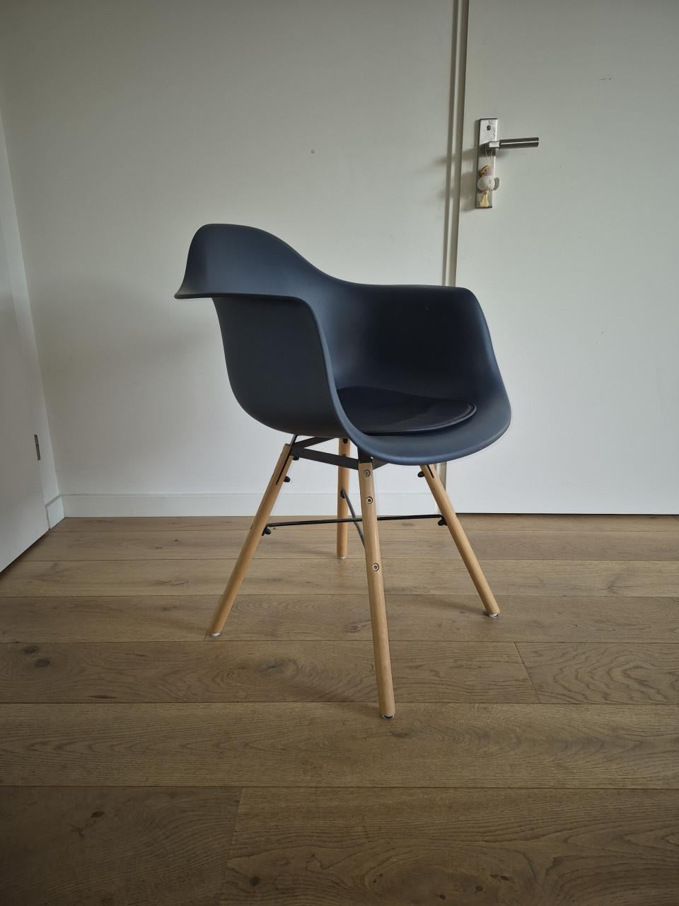 Blauwe eetkamerstoeltjes
