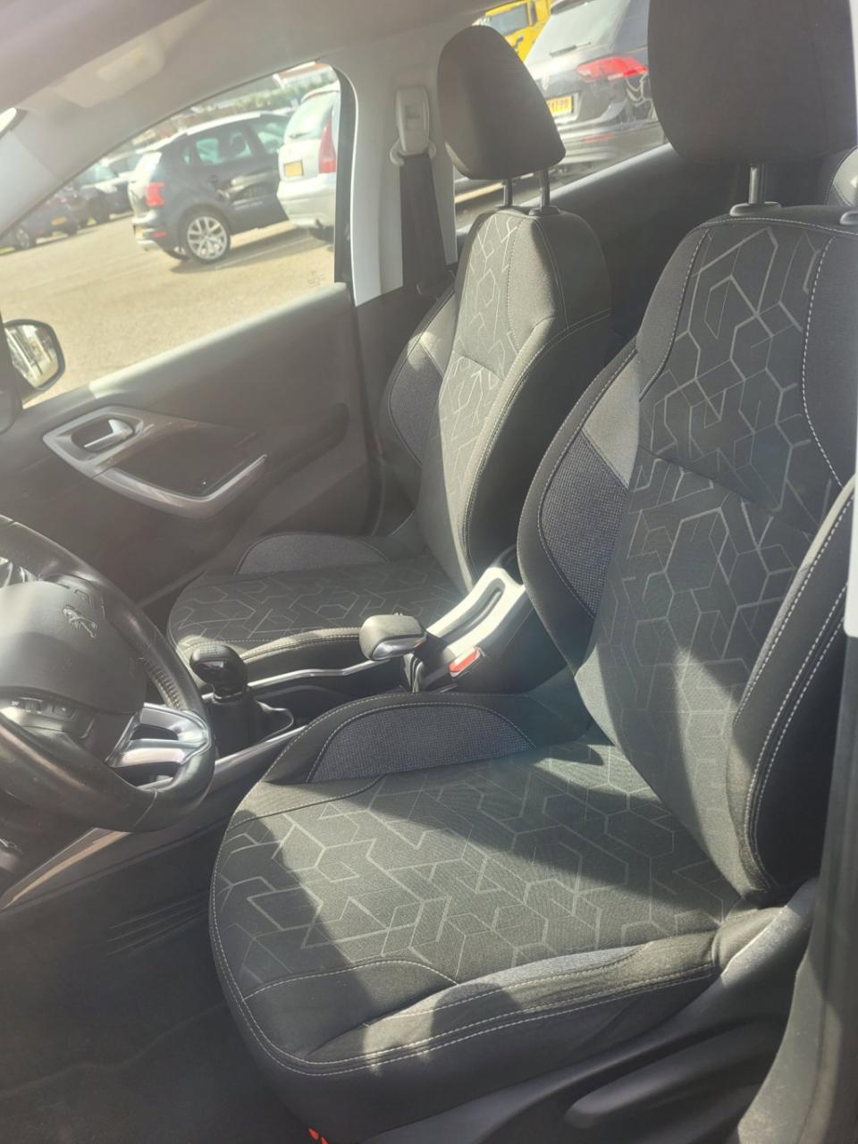 Peugeot 2008 1.2 puretech blue lion carplay