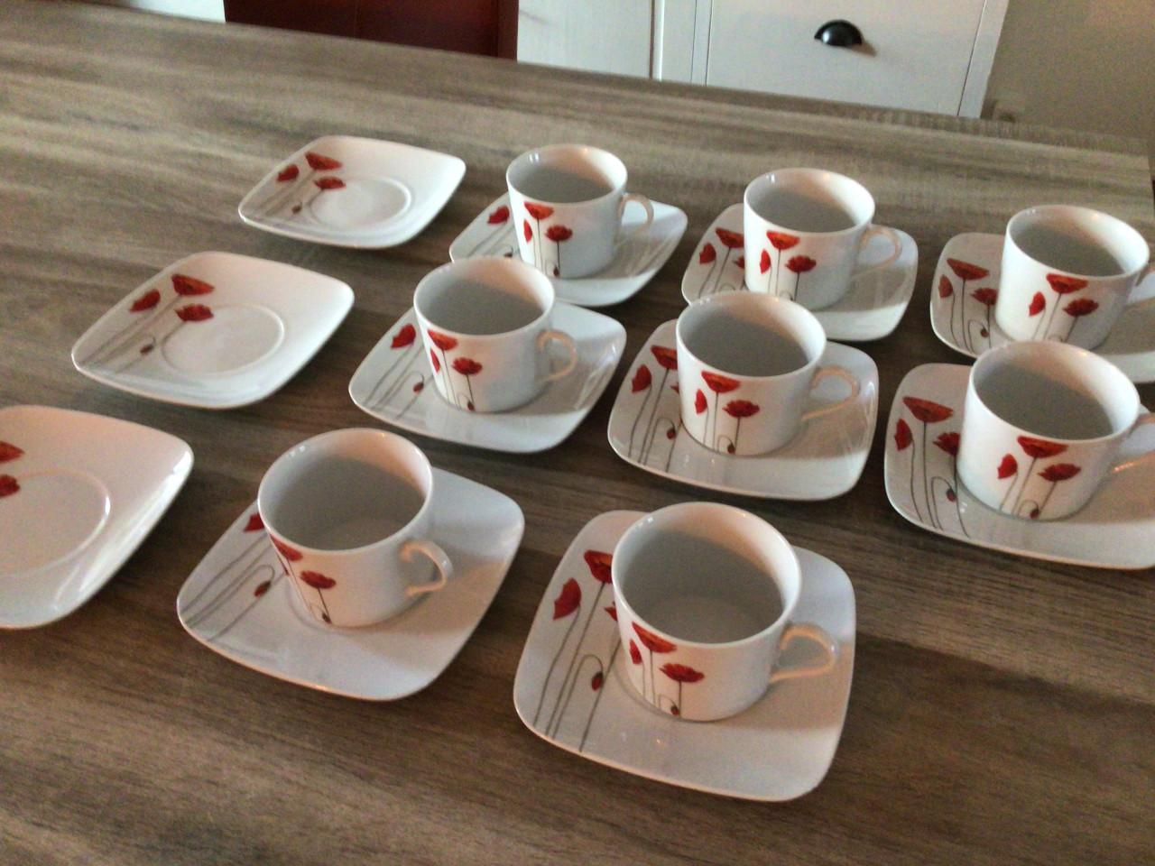 Kop en schotels Klaproos