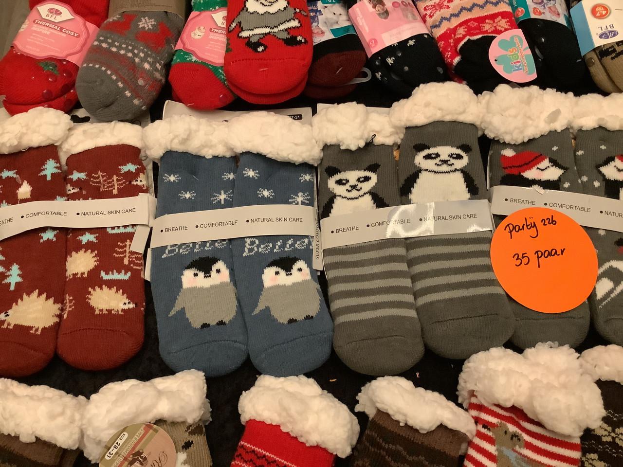 Partij super leuke kinder fluffy huissokken. ( partij 226)