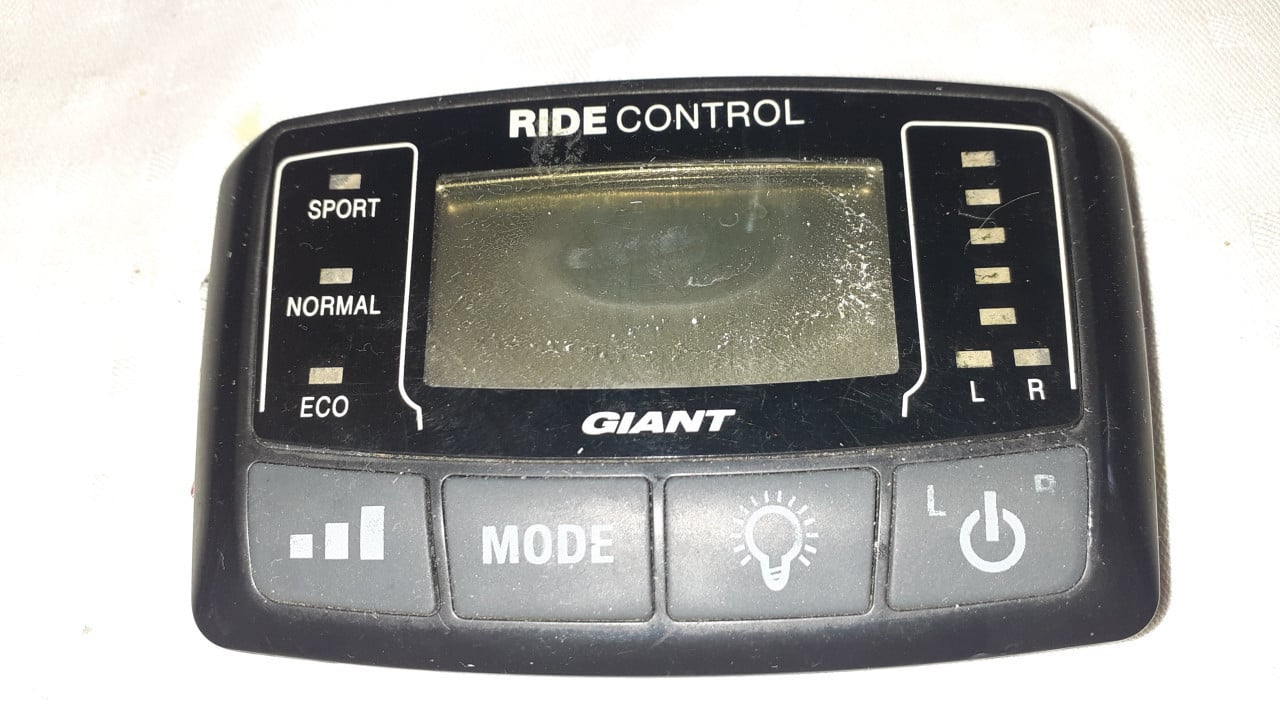 GEVRAAGD ; Elektrische fiets GIANT - Twist 24 Volt / 36 Volt (of defecte )