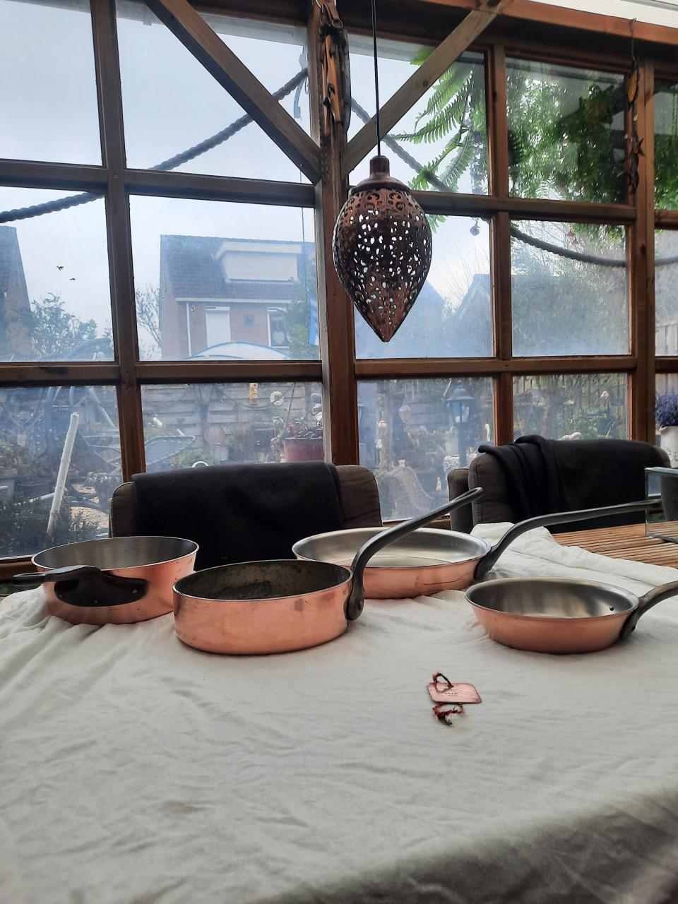 Te koop koperen pannen