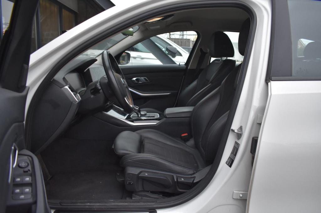 BMW 3-serie touring 318i high executive sport line | trekhaak | apple carpl