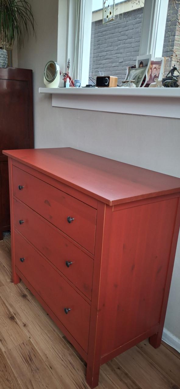 Ikea Laden kast kleur rood