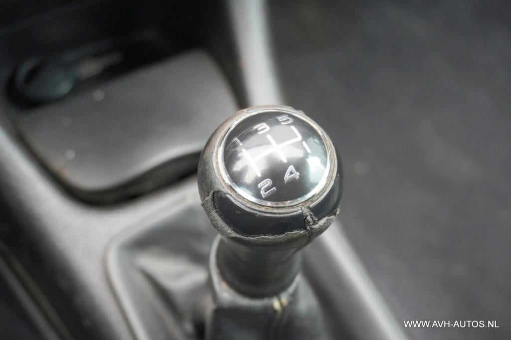 Peugeot 206 1.4-16v gentry premium