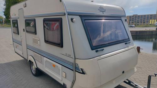 Hobby 430 met voortent