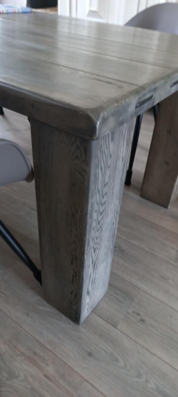 Robuuste eettafel