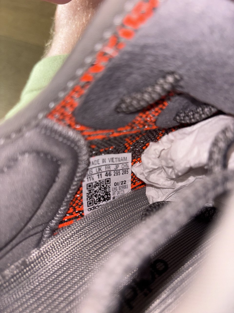 YEEZY 350 V2 Beluga Reflective maat 46
