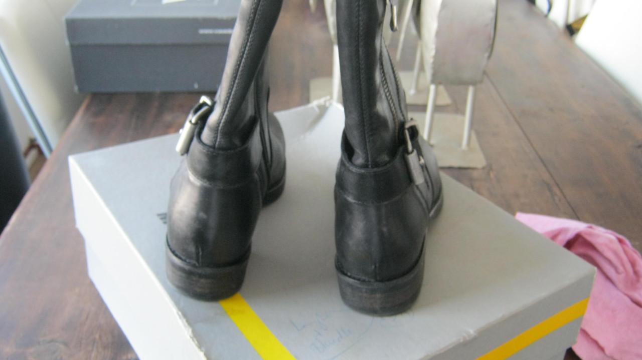 NIEUW LAARZEN MAAT 37  VOOR 50 EURO