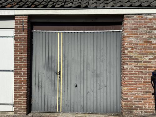 Garagedeur met loopdeur