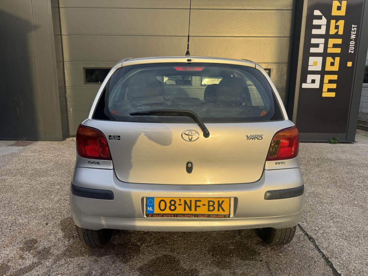 Toyota Yaris 1.3 VVT- i 5DR 2003 Zilver Apk Nap