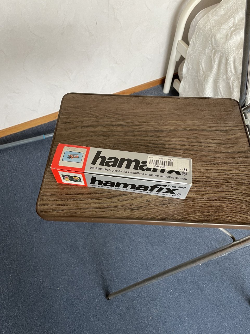Pentacon 100 diaprojector met tas en tafel