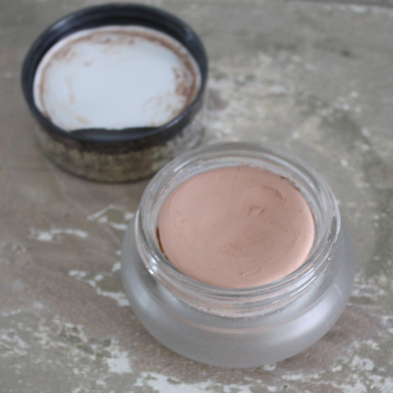 Oud potje  creme makup