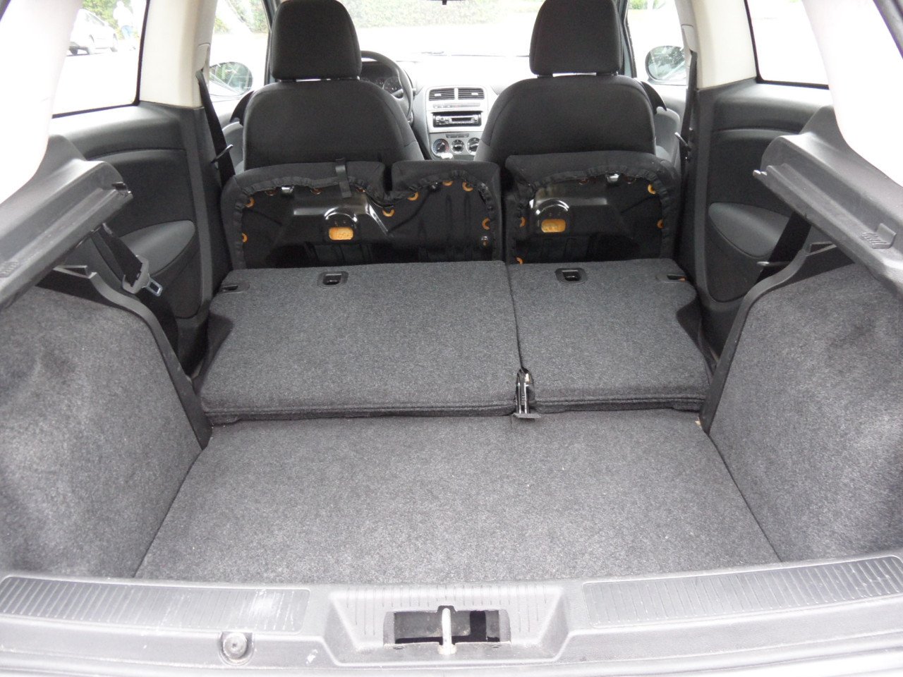 TE KOOP; FIAT Grande Punto 1.4 benzine, 77pk, handges., vrpr. 1700,-- Euro.