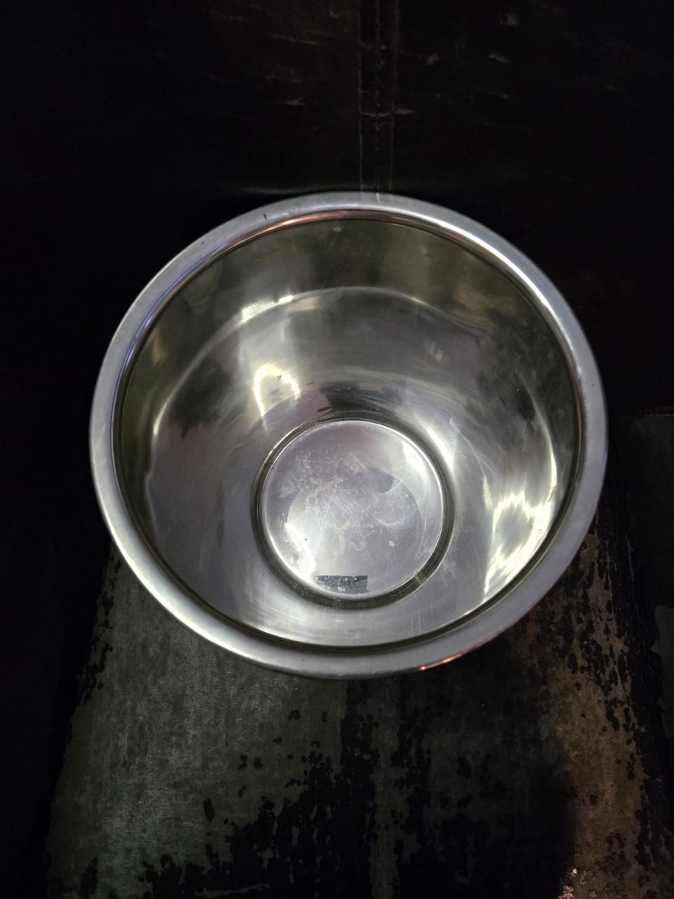 Roestvrijstalen wijn- of champagnekoeler.