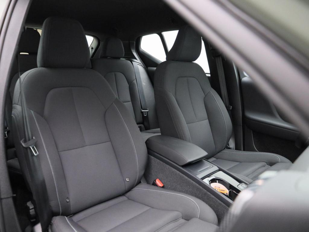 Volvo XC40 single motor extened range core 82 kwh | automaat | apple carpla
