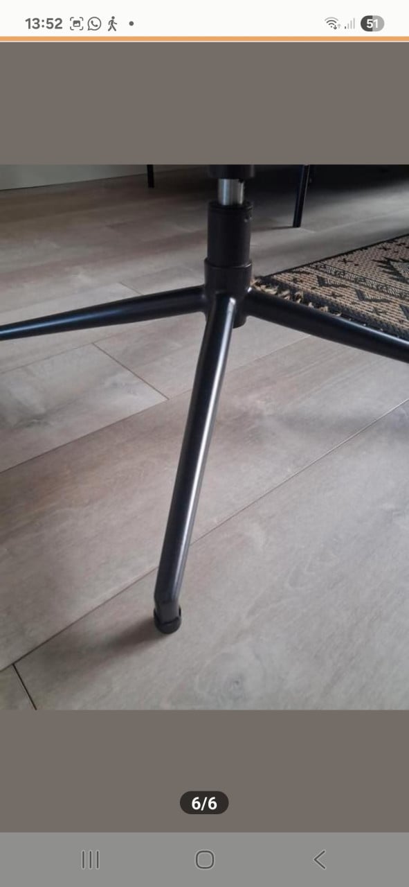 2 draaistoelen zwart leder