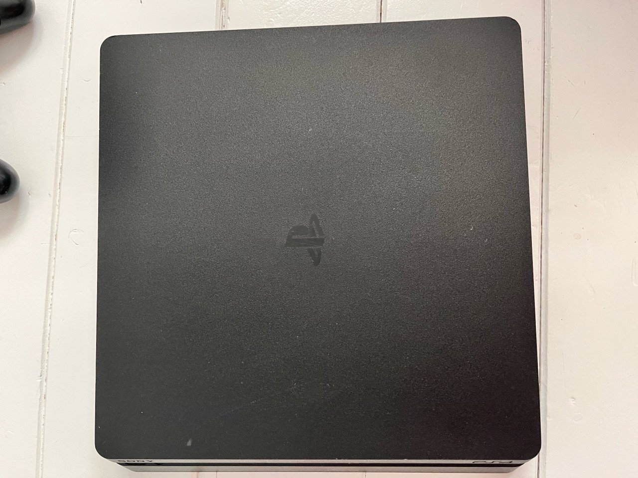 Ps4 slim,2 controllers, 5 games en een hdm1 kabel