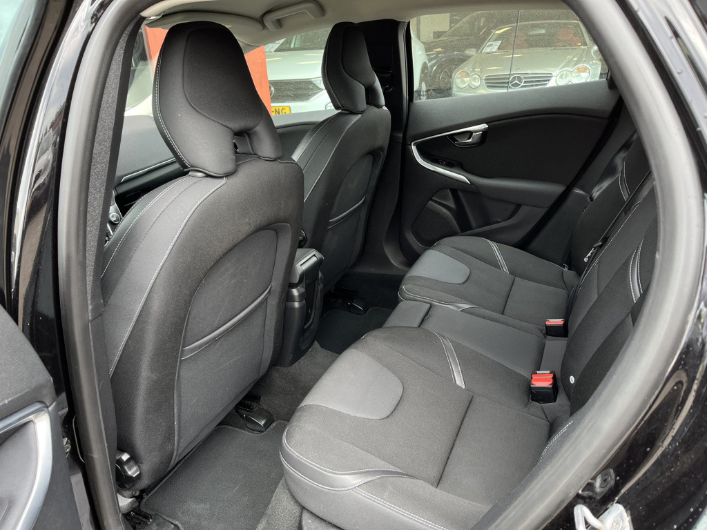 Volvo V40 2.0 t3 momentum | cruise | lmv 17'' | navi
