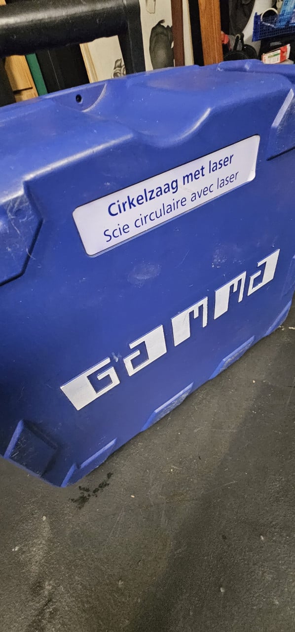 Cirkelzaag met laser in opbergkoffer. 2x gebruikt