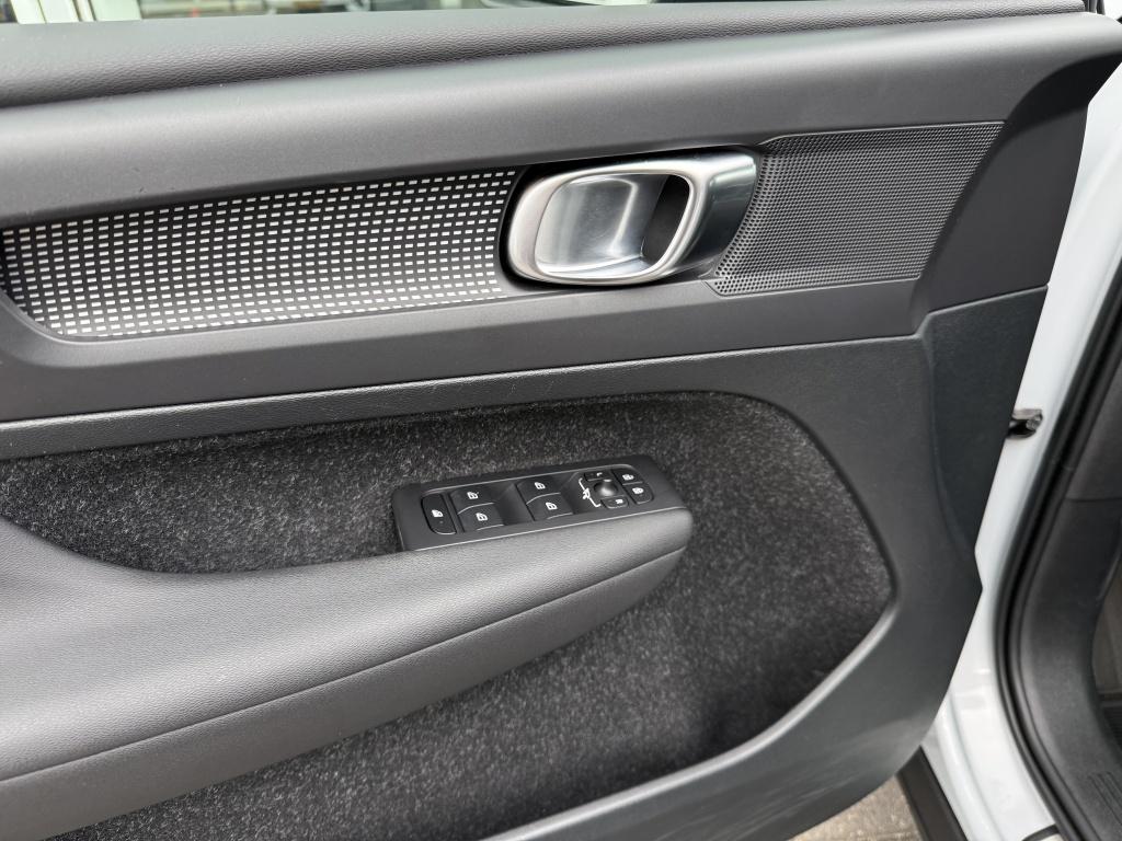 Volvo XC40 t5 262pk recharge r-design| adap.cruise| trekhaak| camera| keyle