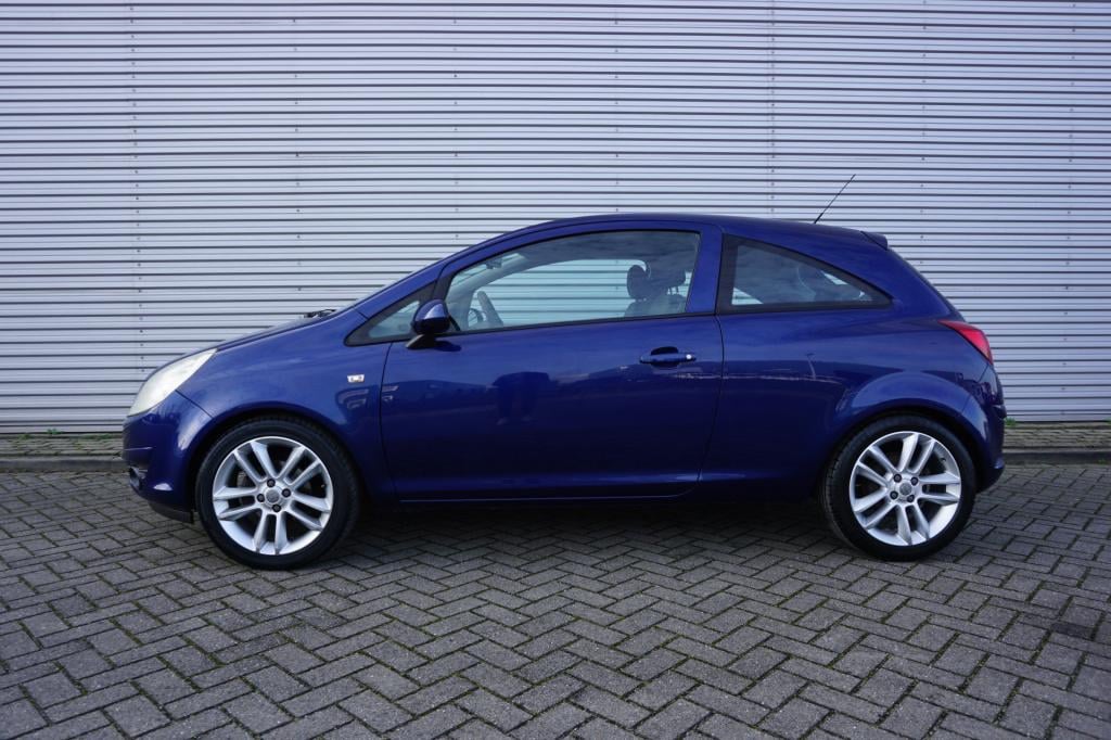 Opel Corsa 1.4-16v cosmo airco / elektr. ramen / lm velgen / nap