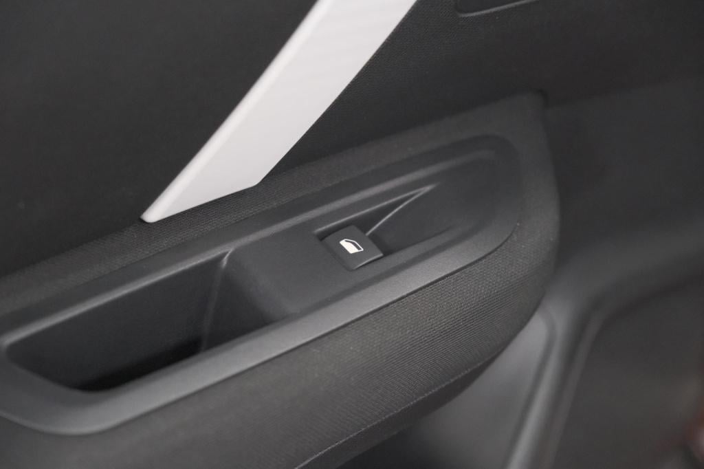 Citroen C4 puretech 100 feel | cruise control | parkeersensoren | airco