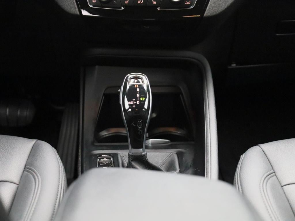 BMW X1 sdrive18i business edition plus | automaat | lmv | trekhaak | parkee