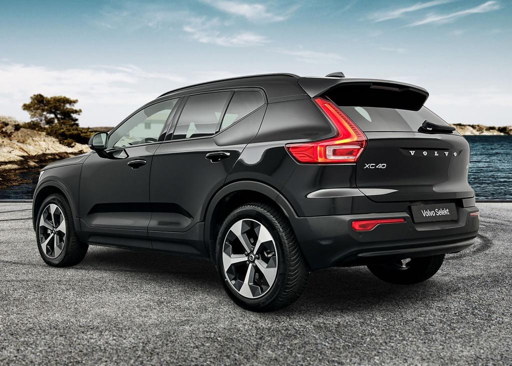 Volvo XC40 b4 194pk plus dark| achteruitrijcamera| trekhaak| adap.cruise