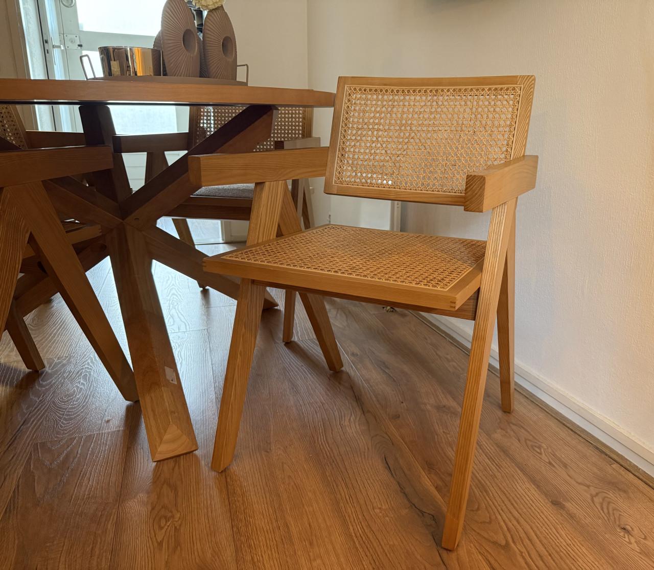 Ronde eettafel met 4 stoelen – te koop wegens verhuizing