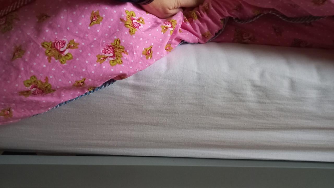 Eenpersoons bed staal grijs