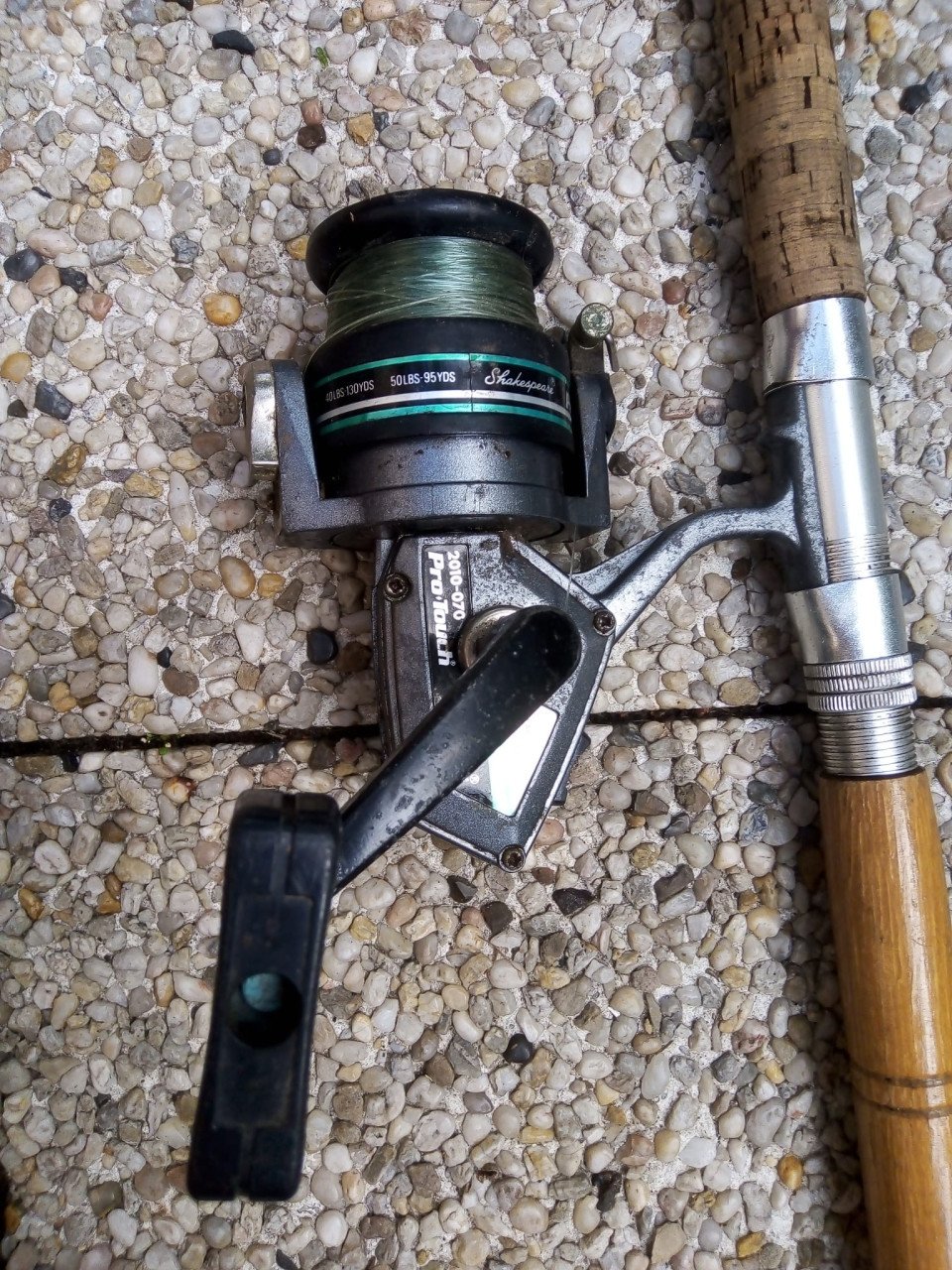 Te koop vishengeltje met molen €10,-