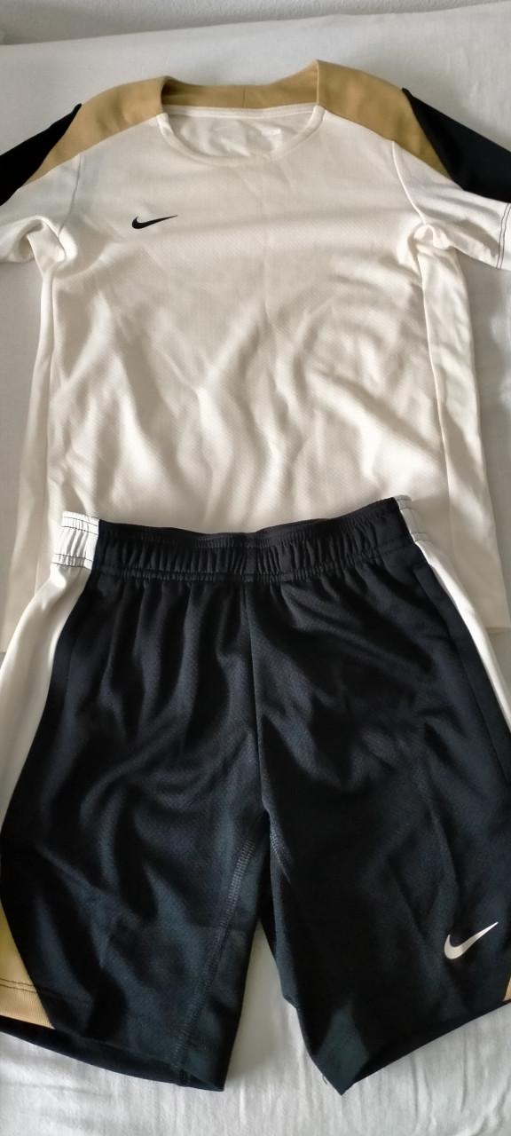 Kickboks setje/ bokshandschoenen en been beschermer