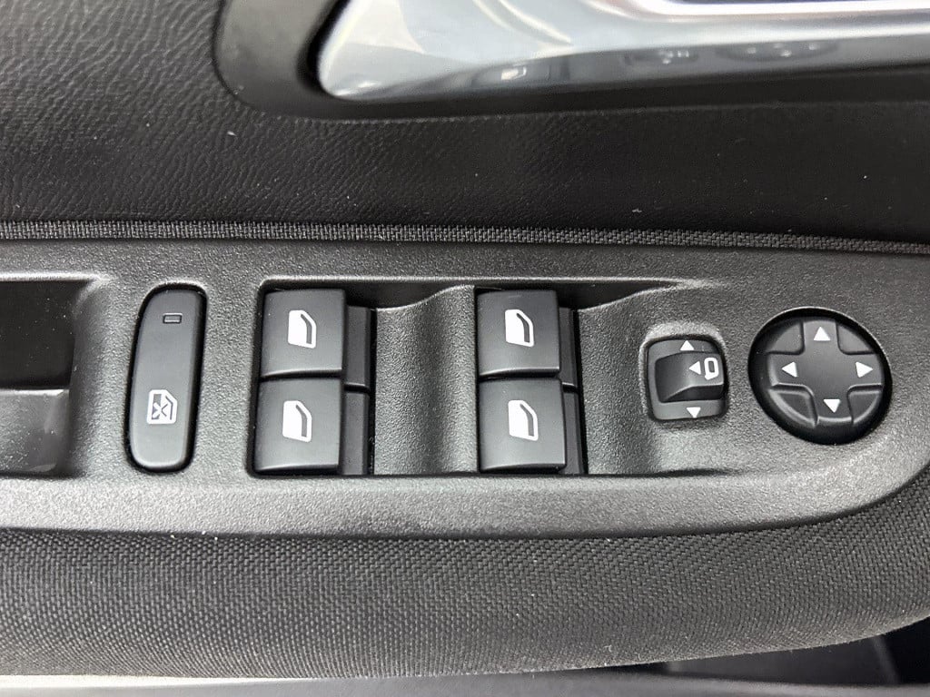Peugeot 208 1.2 puretech active pack | apple carplay / android auto | cruis