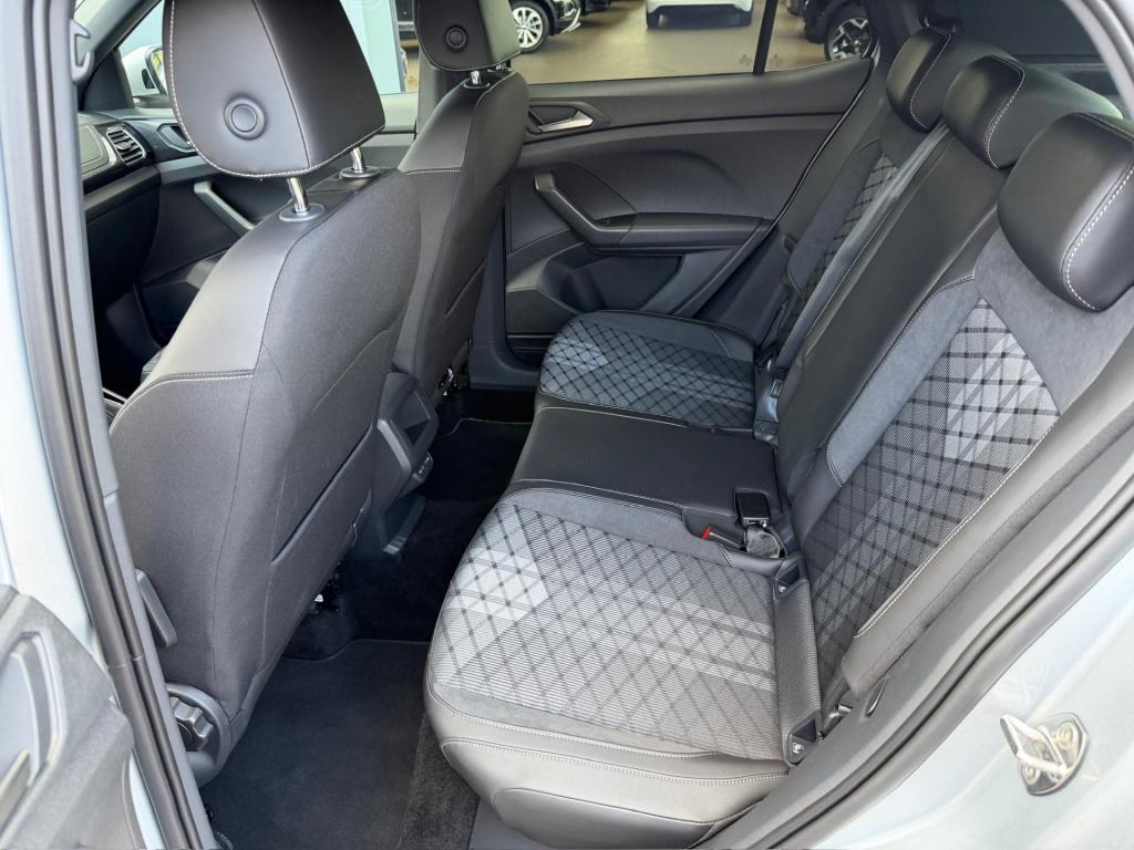 Volkswagen T-cross 1.5 tsi 150pk dsg r-line | camera | trekhaak | dode hoek